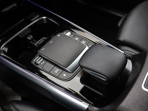 Used 2021 Mercedes-Benz GLB 250 image 48