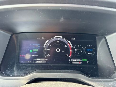Used 2025 Toyota Tundra Limited AWD/4WD image 9