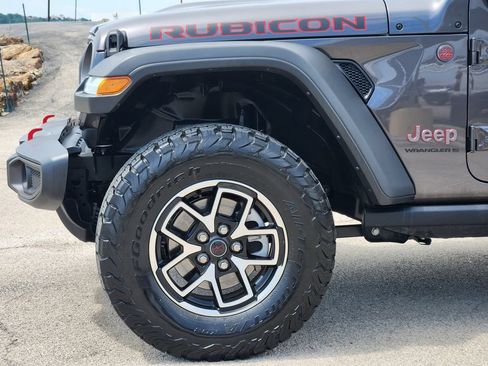 Used 2025 Jeep Wrangler Unlimited Rubicon AWD/4WD image 9