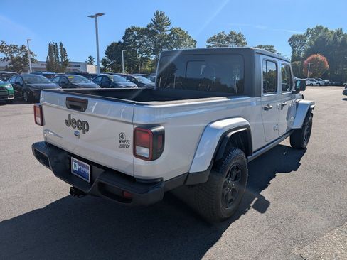Used 2022 Jeep Gladiator Willys image 5
