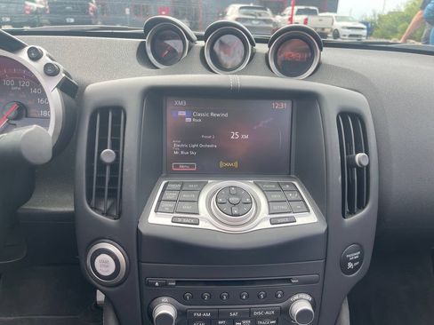 Used 2017 Nissan 370Z Touring RWD image 28
