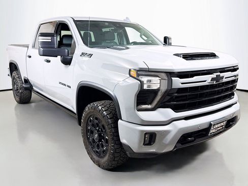 Used 2024 Chevrolet Silverado 2500 LTZ w/ LTZ Plus Package AWD/4WD image 3