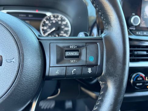 Certified 2025 Nissan Pathfinder SV FWD image 30