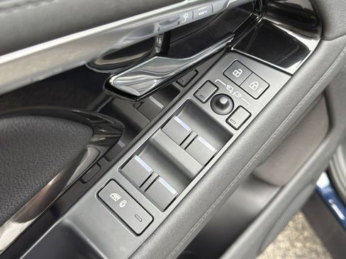 Used 2023 Land Rover Range Rover Evoque R-Dynamic SE image 22