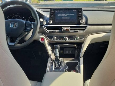 Certified 2022 Honda Accord LX image 5
