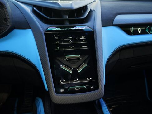 Used 2025 Lamborghini Revuelto image 31