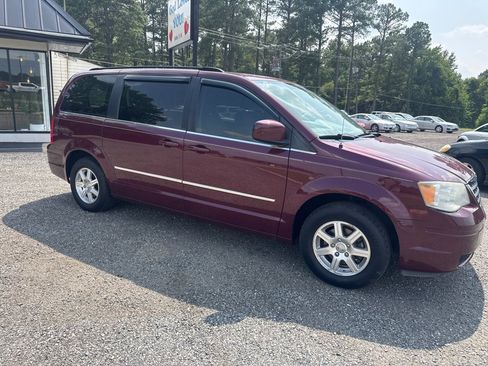 Used 2009 Chrysler Town & Country Touring FWD image 14