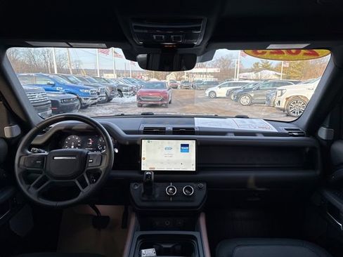 Used 2023 Land Rover Defender 130 X-Dynamic SE image 27