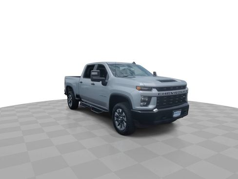 Used 2022 Chevrolet Silverado 2500 Custom w/ Custom Value Package AWD/4WD image 2