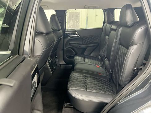 Used 2024 Mitsubishi Outlander SEL FWD image 23
