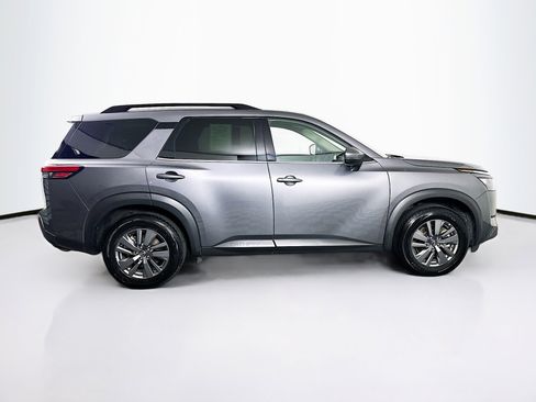 Used 2025 Nissan Pathfinder SV image 10