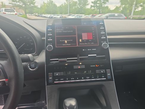 Used 2022 Toyota Avalon XLE w/ Moonroof Package FWD image 19