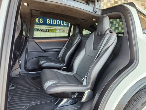 Used 2016 Tesla Model X 90D image 8