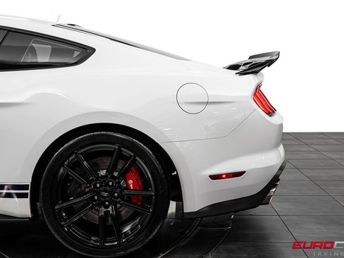 Used 2022 Ford Mustang Shelby GT500 w/ Technology Package RWD image 17