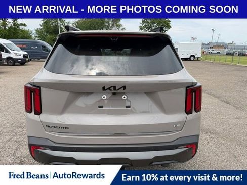 Used 2025 Kia Sorento SX Prestige w/ Olive Brown Leather Package AWD/4WD image 6