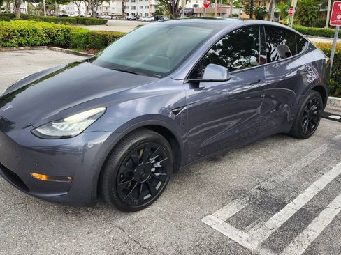Used 2022 Tesla Model Y Long Range AWD/4WD image 7
