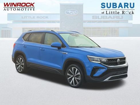 Used 2023 Volkswagen Taos SE FWD image 1