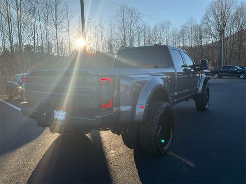 Used 2022 Ford F450 Platinum w/ FX4 Off-Road Package image 5