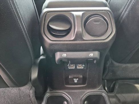 Used 2020 Jeep Gladiator Overland AWD/4WD image 16