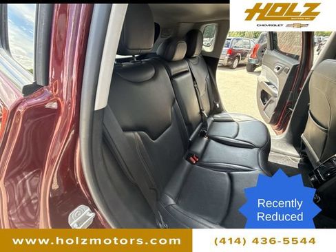 Used 2022 Jeep Compass Latitude w/ Sun and Sound Group AWD/4WD image 27