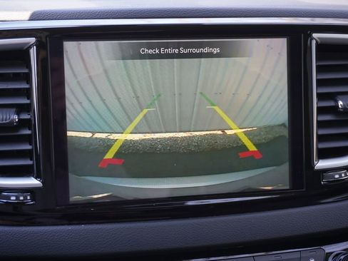 Used 2023 Chrysler Pacifica Touring-L FWD image 32