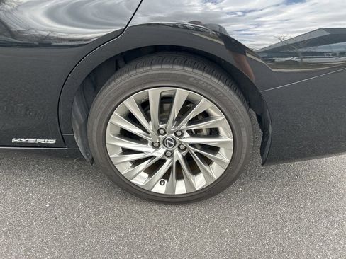 Used 2021 Lexus ES 300h Ultra Luxury w/ Accessory Package 2 image 6