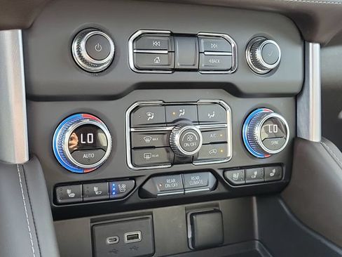 Used 2022 GMC Yukon SLT w/ SLT Luxury Package RWD image 30