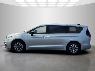 Used 2024 Chrysler Pacifica Limited