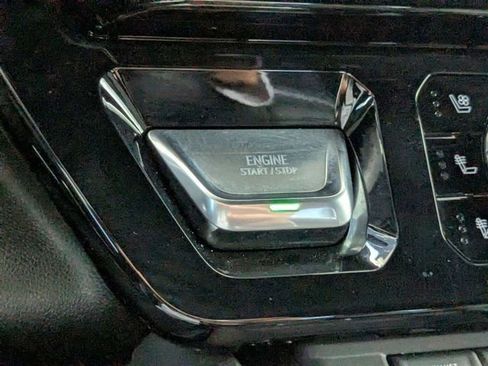 Used 2025 GMC Sierra 2500 AT4 image 33