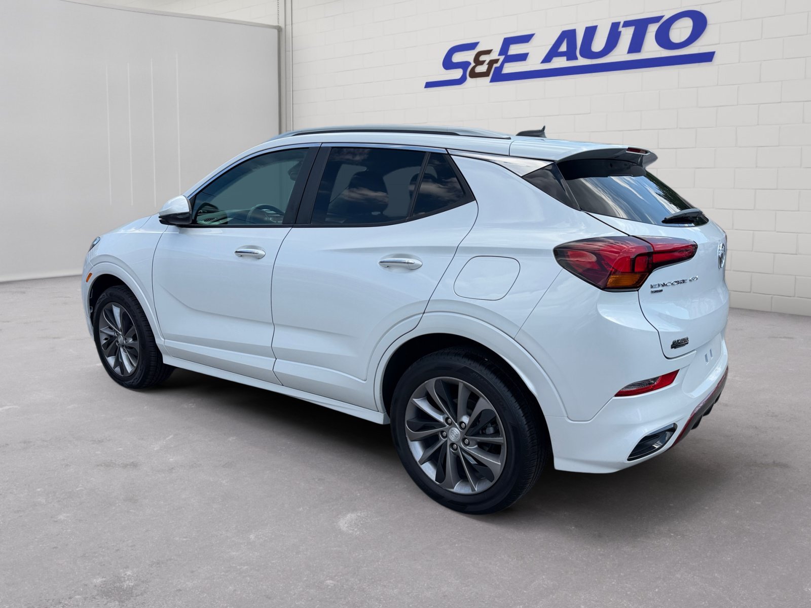 Used 2022 Buick Encore GX Select w/ Sport Touring Package AWD/4WD image 3