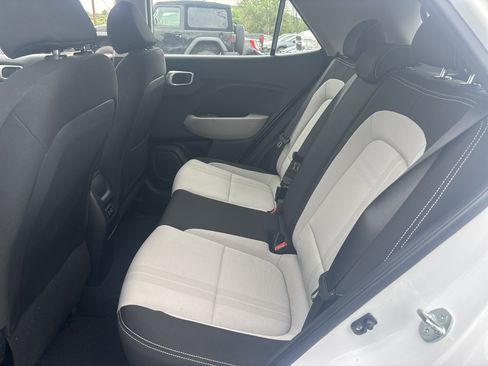 Used 2024 Hyundai Venue SEL FWD image 13