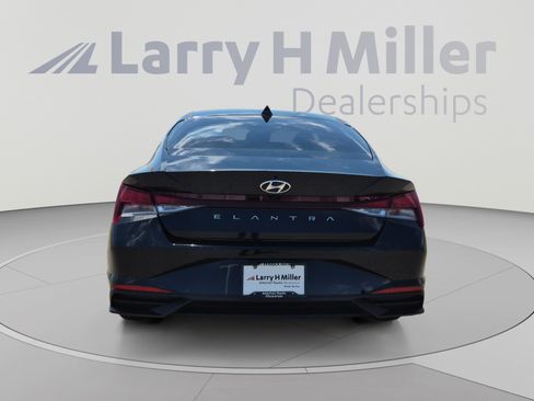 Used 2023 Hyundai Elantra SEL w/ Cargo Package FWD image 4