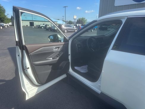 Used 2021 Nissan Rogue SV w/ Premium Package AWD/4WD image 9
