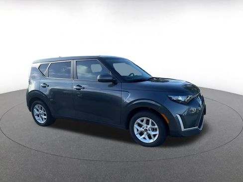 Used 2025 Kia Soul LX w/ LX Technology Package image 2