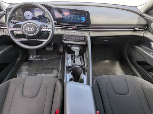 Certified 2025 Hyundai Elantra SEL FWD image 13