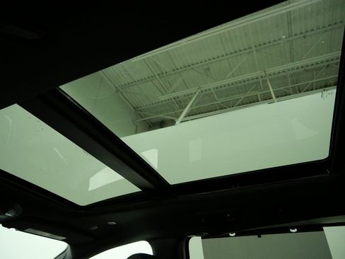 New 2026 Chrysler Pacifica Limited w/ S Appearance Package image 4