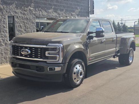 Used 2026 Ford F450 Platinum w/ Platinum Plus Package AWD/4WD image 1