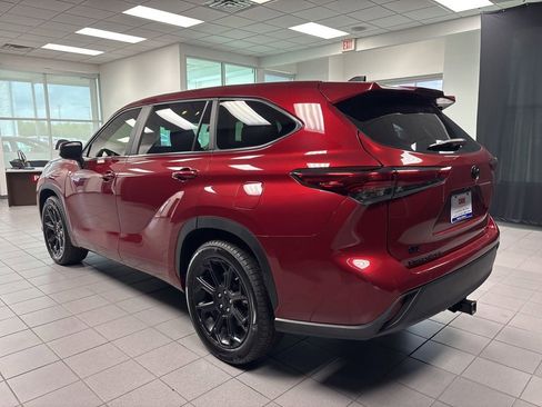 Used 2023 Toyota Highlander LE FWD image 7