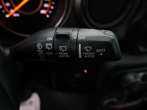 Used 2018 Jeep Wrangler Unlimited Sport image 29