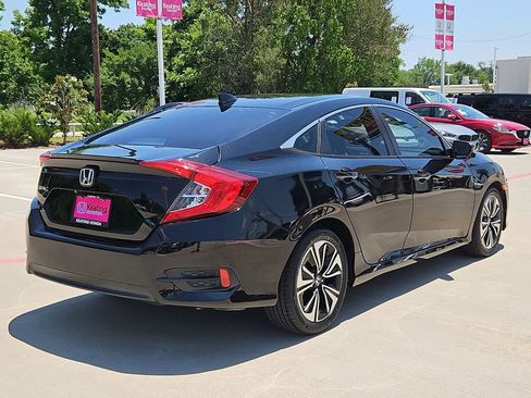 Certified 2017 Honda Civic EX-T image 9