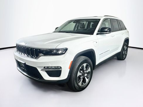 Used 2023 Jeep Grand Cherokee 4WD 4xe image 3