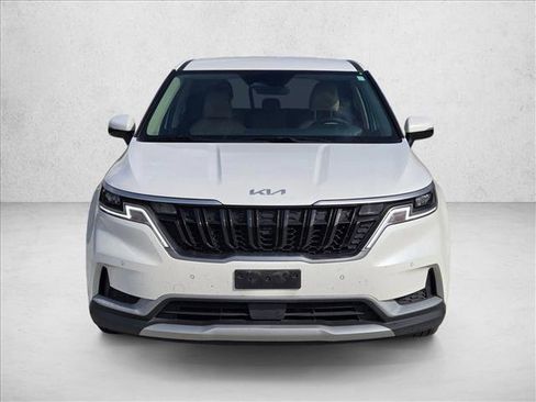 Used 2024 Kia Carnival EX image 2