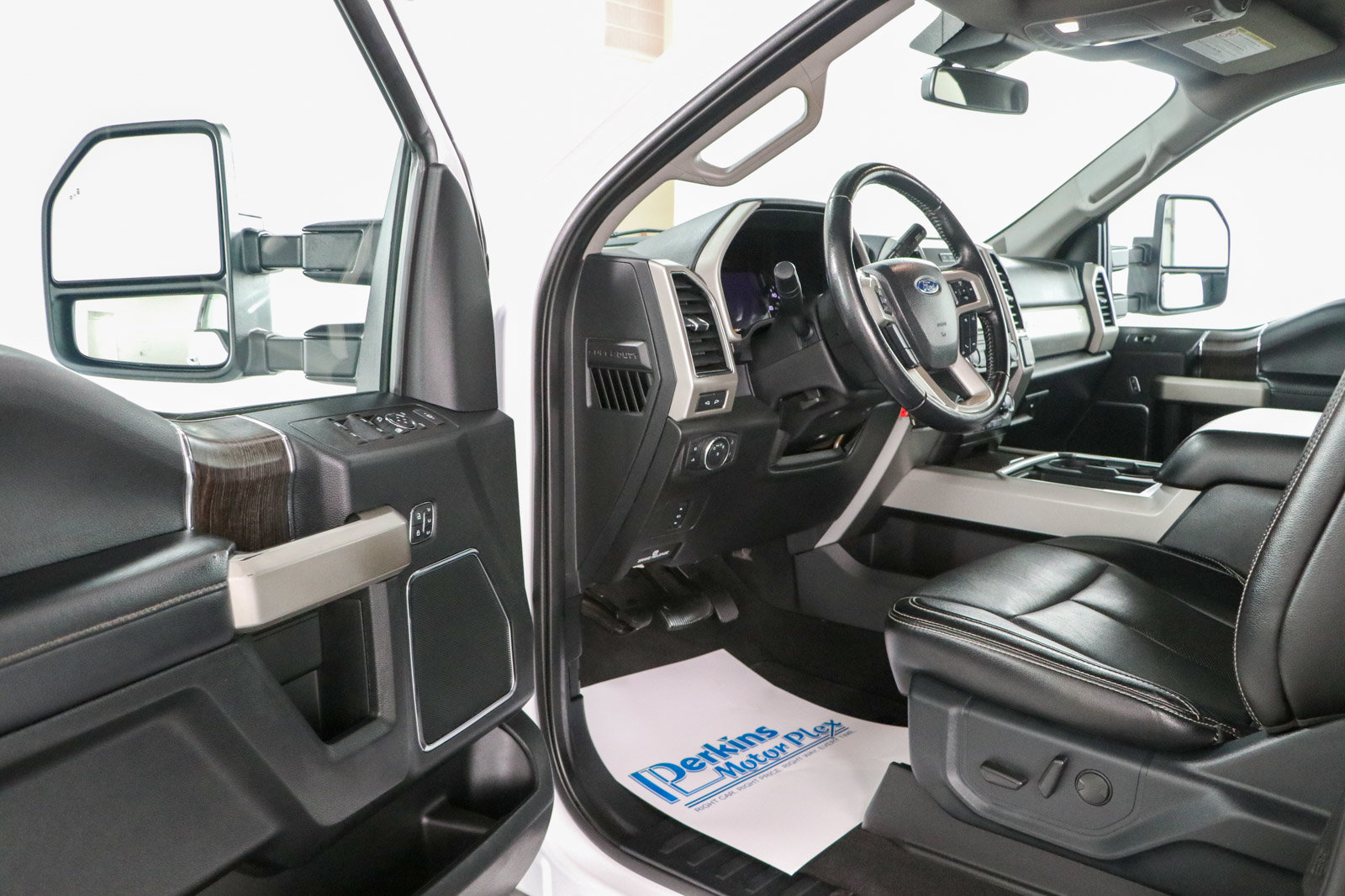 Used 2021 Ford F250 Lariat w/ Lariat Value Package AWD/4WD image 3
