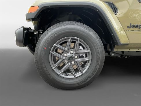 New 2025 Jeep Gladiator Sport image 15
