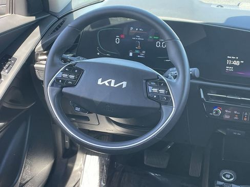 Used 2023 Kia Niro EX image 13