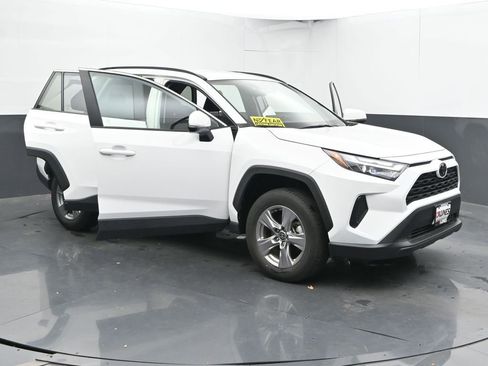 Used 2025 Toyota RAV4 XLE image 49