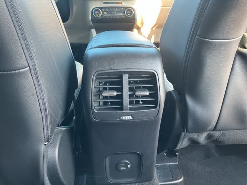 Used 2021 Ford Escape SEL image 34