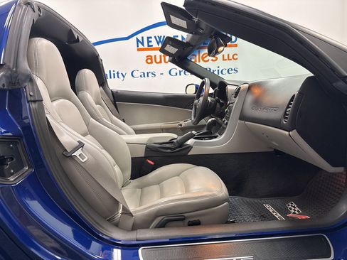 Used 2006 Chevrolet Corvette Coupe w/ Preferred Equipment Group RWD image 18