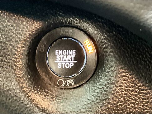 Used 2020 Jeep Cherokee Latitude Plus image 24