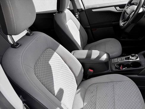 Used 2020 Ford Escape SE image 18